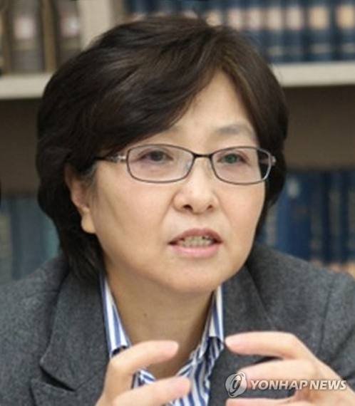 (profile) President Moon taps female expert to lead environment ministry - 1