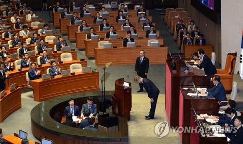 (LEAD) President to meet ruling, opposition party lawmakers over supplementary budget - 1