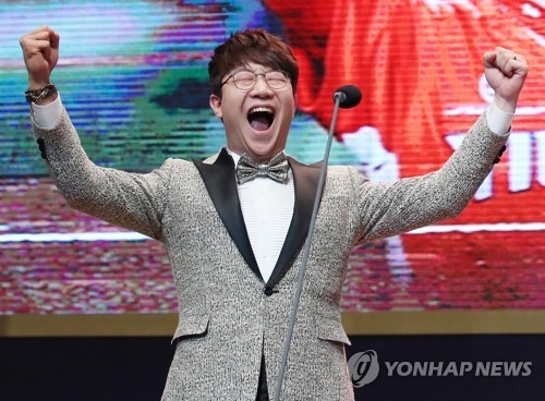 In this file photo taken on Dec. 13, 2017, Kia Tigers pitcher Yang Hyeon-jong poses for a photo during the Korea Baseball Organization (KBO) Golden Glove Awards in Seoul. (Yonhap)