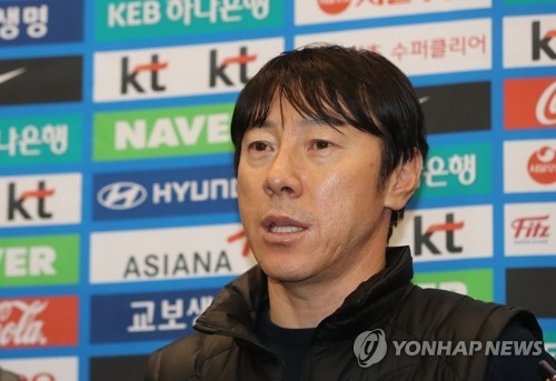In this file photo taken on Jan. 5, 2018, South Korean men's football head coach Shin Tae-yong speaks to reporters at Incheon International Airport after returning from a scouting trip to France and England. (Yonhap)