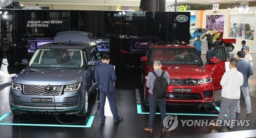 An international electric vehicle exhibition is held on Jeju Island on May 2, 2018. (Yonhap) 