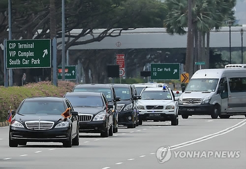 A motorcade believed to be carrying North Korean leader Kim Jong-un is seen leaving Changi Airport in Singapore on June 10, 2018. (Yonhap) 