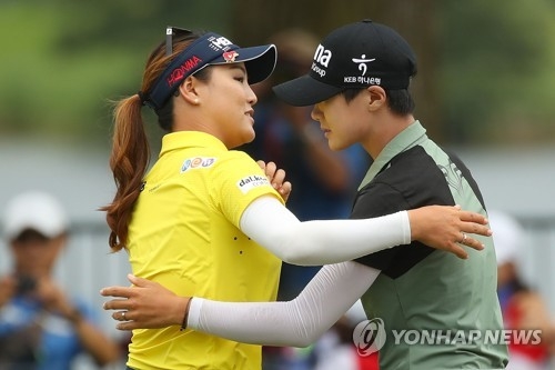 In this Getty Images photo, Park Sung-hyun of South Korea (R) hugs Ryu So-yeon of South Korea after beating Ryu in a playoff to win the KPMG Women's PGA Championship at Kemper Lakes Golf Course in Kildeer, Illinois, on July 1, 2018. (Yonhap)