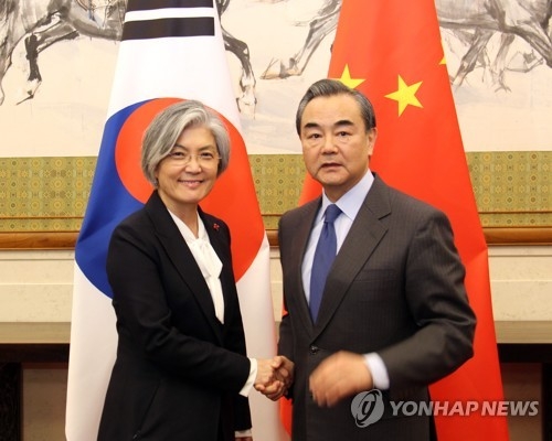 (LEAD) Chinese foreign minister positive about declaring end to Korean War