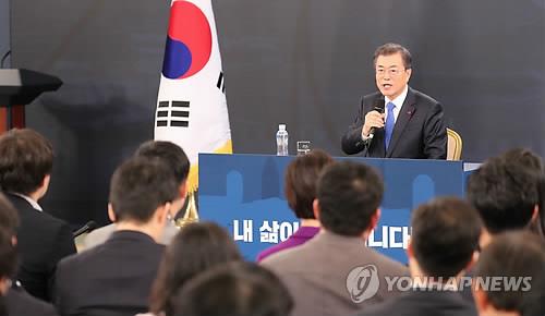 In this file photo taken Jan. 10, 2018, South Korean President Moon Jae-in holds a press conference after delivering his new year address at the presidential office in Seoul. (Yonhap)