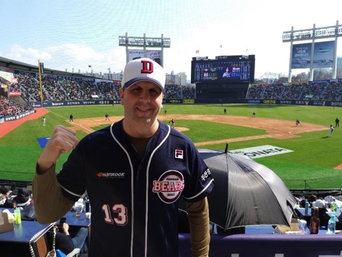 Ex-U.S. Ambassador Lippert back in Seoul to watch baseball