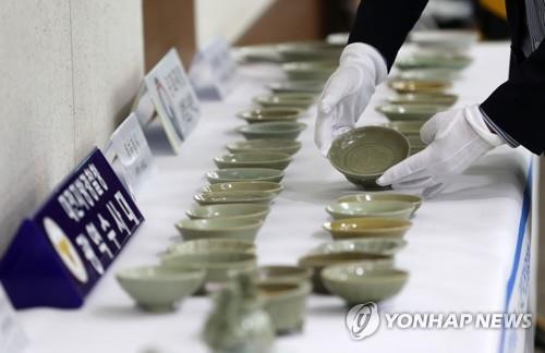 This photo provided by the Daejeon Metropolitan Police Agency shows ceramic objects seized from a 63-year-old Seoul man. (PHOTO NOT FOR SALE) (Yonhap)
