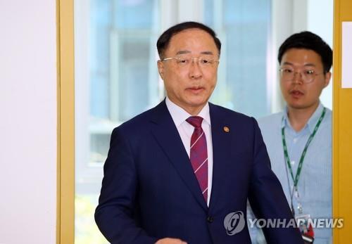 Economy and Finance Minister Hong Nam-ki (Yonhap)