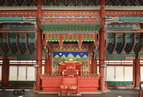This image of the royal throne in Geunjeongjeon was provided by the Cultural Heritage Administration. (PHOTO NOT FOR SALE) (Yonhap)