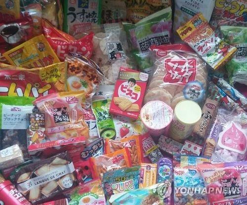 This undated file photo shows snacks imported from Japan. (Yonhap) 