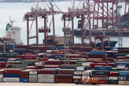 (LEAD) Korea's current account surplus hits 11-month high in Sept.