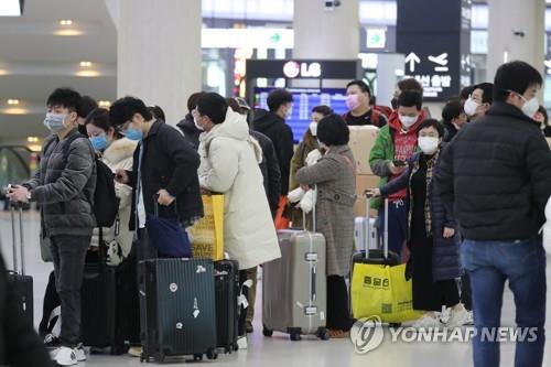 (LEAD) Entry ban on foreigners traveling from Hubei takes force on Tuesday