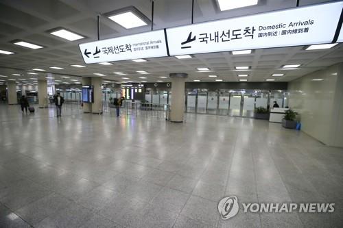 Passengers are scarce at Jeju International Airport's international terminal on Jeju Island on Feb. 3, 2020. (Yonhap)
