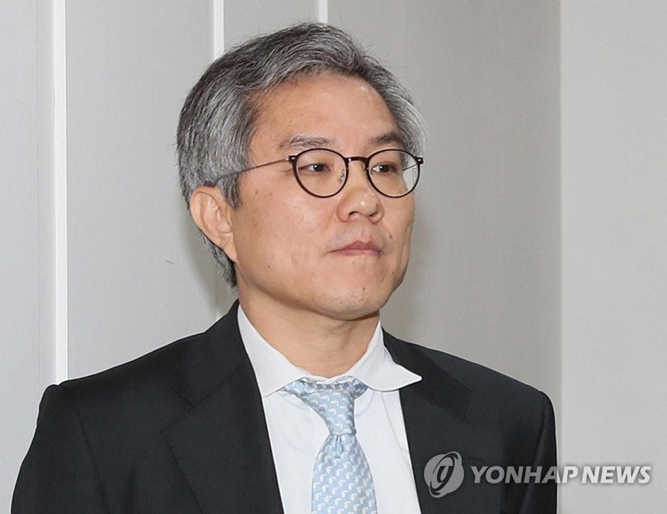 Presidential secretary to resign before trial over Cho Kuk scandal