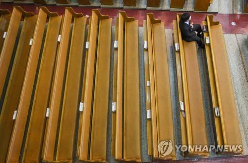 Seats at Yoido Full Gospel Church in western Seoul are nearly empty on March 15, 2020, as the church replaced Sunday services with online ones for members' safety amid the spread of the COVID-19 virus. (Yonhap)