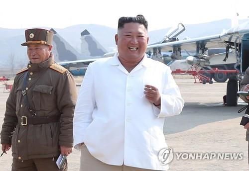 North Korean leader Kim Jong-un (R) inspects a pursuit assault plane group under the Air and Anti-Aircraft Division in the western area, in this file photo released April 12, 2020, by the North's official Korean Central News Agency. (For Use Only in the Republic of Korea. No Redistribution) (Yonhap)