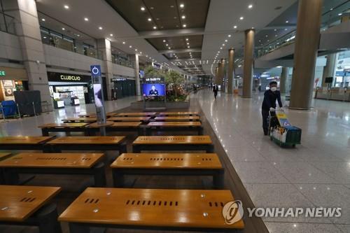 The arrival lounge at Terminal 1 of Incheon International Airport, west of Seoul, is nearly empty on March 25, 2020, amid the coronavirus outbreak. (Yonhap) 