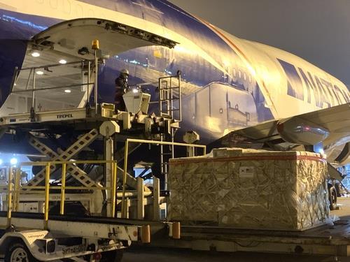 Masks are loaded onto a U.S. cargo plane at Incheon International Airport, west of Seoul, in this photo provided by the foreign ministry on May 11, 2020. (PHOTO NOT FOR SALE) (Yonhap) 