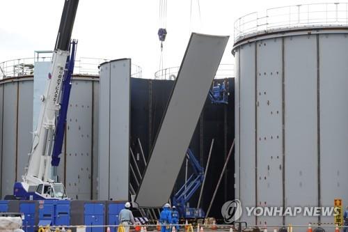 Seen in this photo provided by Japan's Nuclear Safety Research Association on Nov. 18, 2019, is the construction of new water storage tanks at Fukushima No. 1 Nuclear Power Plant. (PHOTO NOT FOR SALE) (Yonhap)