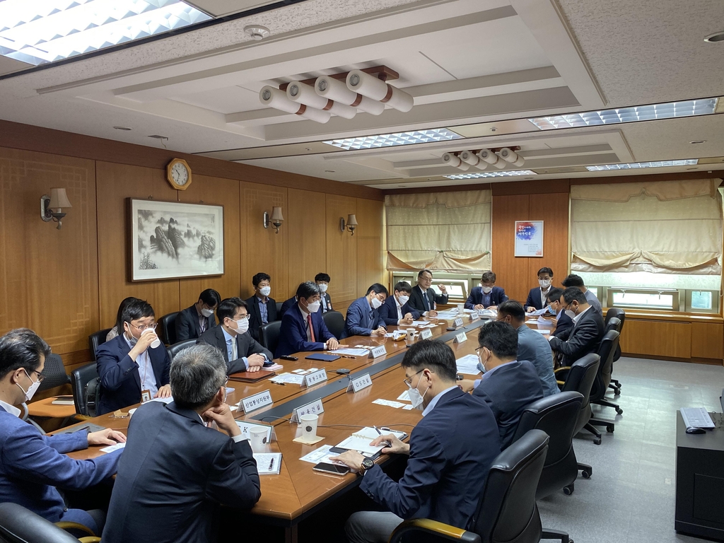 Interagency meeting held to help S. Korean COVID-19 patients in Middle East