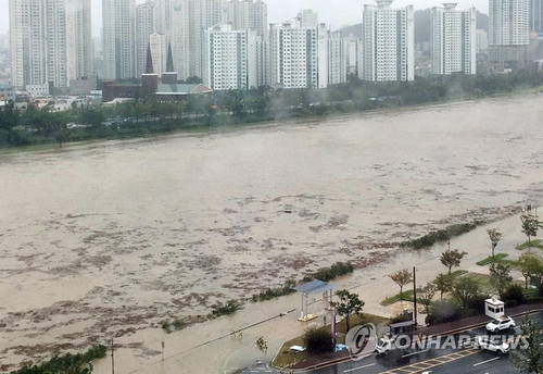 This photo, provided by a reader, shows an inundated river in Ulsan, South Korea, on Sept. 7, 2020. (PHOTO NOT FOR SALE) (Yonhap)