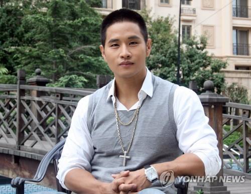 This 2010 file photo shows Korean American singer Yoo Seung-jun. (Yonhap)