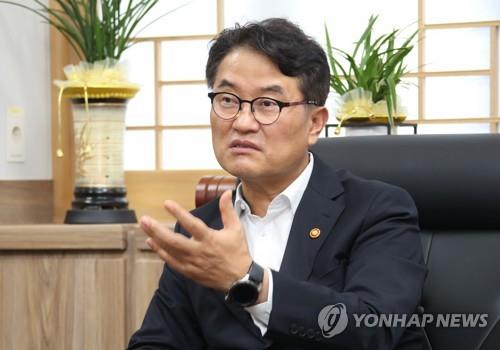 Yoon Jong-in, chairman of the Personal Information Protection Commission, speaks during an interview with Yonhap News Agency at his office in Seoul on Oct. 23, 2020. (Yonhap)