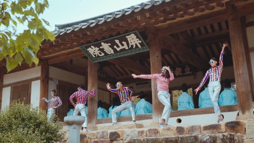 This photo, provided by the Korea Tourism Organization, shows the Ambiguous Dance Company dancers performing in the "Andong" video of the "Feel the Rhythm of Korea" series. (PHOTO NOT FOR SALE)