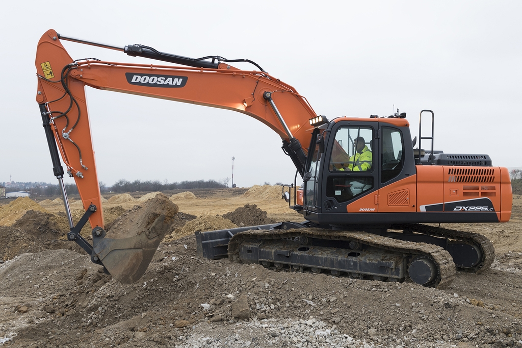This photo provided by Doosan Infracore Co. on Jan. 20, 2021, shows an excavator produced by the company. (PHOTO NOT FOR SALE) (Yonhap)