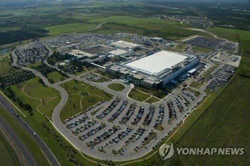 This photo, provided by Samsung Electronics, shows the company's foundry plant in Austin, Texas. (PHOTO NOT FOR SALE) (Yonhap)