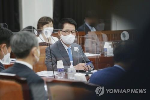 This photo shows Park Jie-won, director of the National Intelligence Service, attending a session of the parliamentary intelligence committee on July 8, 2021. (Yonhap)