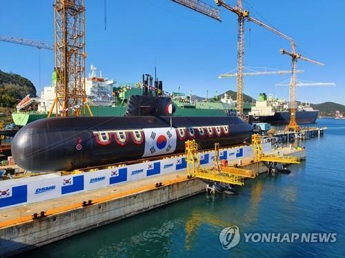 In this file photo, South Korea's new 3,000-ton-class homegrown submarine, Ahn Mu, is anchored at the Okpo Shipyard of Daewoo Shipbuilding and Marine Engineering Co. in the southeastern city of Geoje on Nov. 10, 2020, as the Navy prepared to hold a launching ceremony the same day for the mid-class diesel-powered submarine, named after a prominent Korean independence fighter. (Yonhap)
