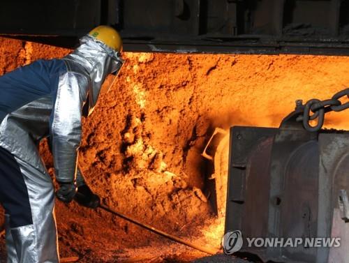 This photo, provided by POSCO on July 24, 2021, shows a steel factory in the southeastern city of Pohang. (PHOTO NOT FOR SALE) (Yonhap)