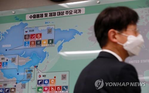 This file photo, taken Feb. 24, 2022, shows a map of countries under international sanctions. (Yonhap)