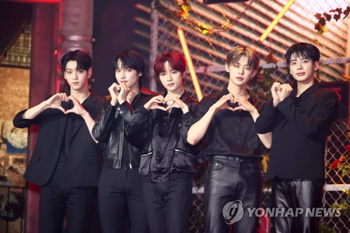 In this photo provided by Big Hit Music, K-pop boy group Tomorrow X Together poses for the camera during a press conference in Seoul on May 9, 2022, for its fourth EP "minisode 2: Thursday's Child." (PHOTO NOT FOR SALE) (Yonhap)