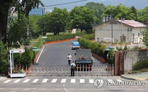 A gate to Yongsan Garrison in central Seoul (Yonhap)
