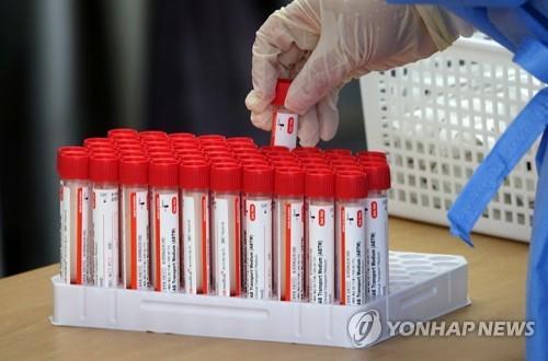 (LEAD) S. Korea's new COVID-19 cases below 10,000 for 6th day