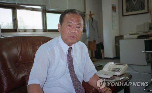 A 1994 file photo of Choi Myung-jae, the founder of the Korean Minjok Leadership Academy, or Minsago, a highly selective private boarding school in South Korea. (Yonhap) 