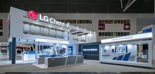 This file photo, provided by LG Chem Ltd. on April 13, 2021, shows a booth of the chemical company set up at an international plastic industry exhibition. (PHOTO NOT FOR SALE) (Yonhap)