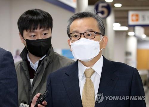Former Vice Justice Minister Kim Hak-ui appears for a court hearing at the Seoul High Court in southern Seoul, in this Nov. 11, 2021, file photo. (Yonhap)