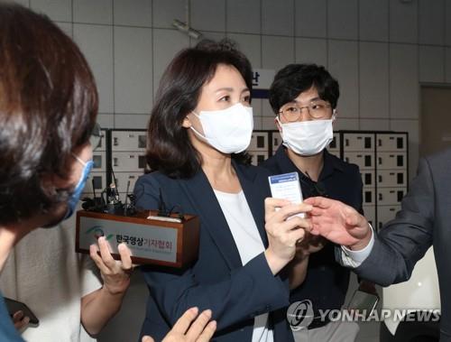 In this file photo, Kim Hye-kyung (C), the wife of the main opposition Democratic Party chief Lee Jae-myung, arrives at the Gyeonggi Nambu Provincial Police Agency in Suwon, 34 kilometers south of Seoul, on Aug. 23, 2022, to face questioning about allegations related to her personal use of a corporate credit card during her husband's term as governor of Gyeonggi Province. (Yonhap)