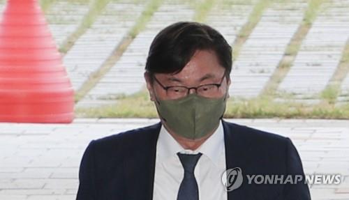 This file photo taken Sept. 27, 2022, shows Lee Hwa-young, former deputy governor for peace in the Gyeonggi provincial government, attending a hearing at Suwon District Court in Suwon, south of Seoul. (Pool photo) (Yonhap)
