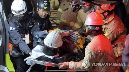 This photo provided by fire authorities shows a miner being carried into a hospital on Nov. 4, 2022 after being rescued from a collapsed mine nine days after being trapped. (PHOTO NOT FOR SALE) (Yonhap)
