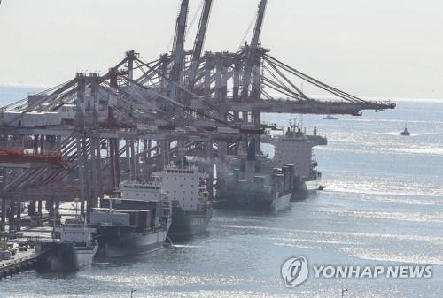 This photo taken Nov. 1, 2022, show a port in South Korea's southeastern city of Busan. (Yonhap)