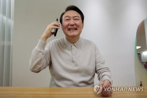 Yoon speaks by phone with Bento, Son after S. Korea's victory over Portugal