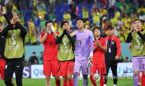 (World Cup) Yoon encourages S. Korean team after World Cup exit