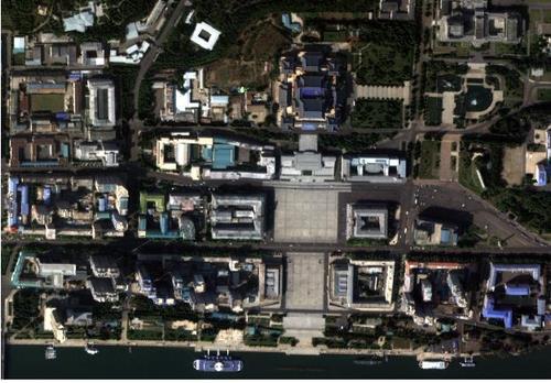 This satellite image, provided by the Ministry of Land, Infrastructure and Transport, shows Kim Il-sung Square in Pyongyang. (PHOTO NOT FOR SALE) (Yonhap)