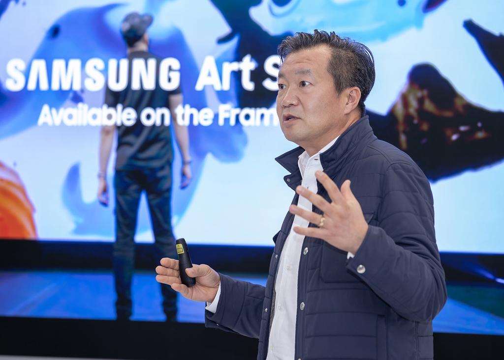 Kim Sang-yoon, senior vice president and head of product management at Samsung Electronics America, speaks during a media briefing on Samsung's TV business strategy at the company's research center in Silicon Valley on Jan. 7, 2023, in this photo provided by the company. (PHOTO NOT FOR SALE) (Yonhap)