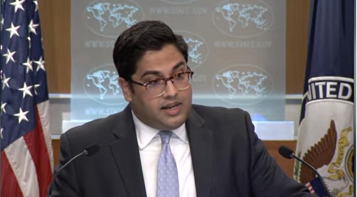 Vedant Patel, principal deputy spokesperson for the U.S. state department, is seen answering questions during a daily press briefing at the department in Washington on Jan. 26, 2023 in this captured image. (Yonhap)