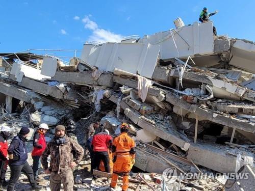 (2nd LD) S. Korean team rescues 2 more survivors in quake-hit Turkey